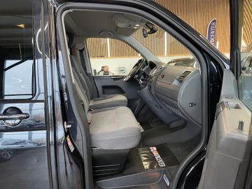 Volkswagen T5  Caravelle Comfortli *9-SITZER*NAVI*SZHZ*AHK*