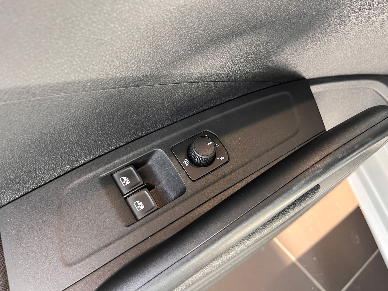Fahrzeugabbildung SKODA Fabia Ambition KLIMA CARPLAY LED PDC SHZ