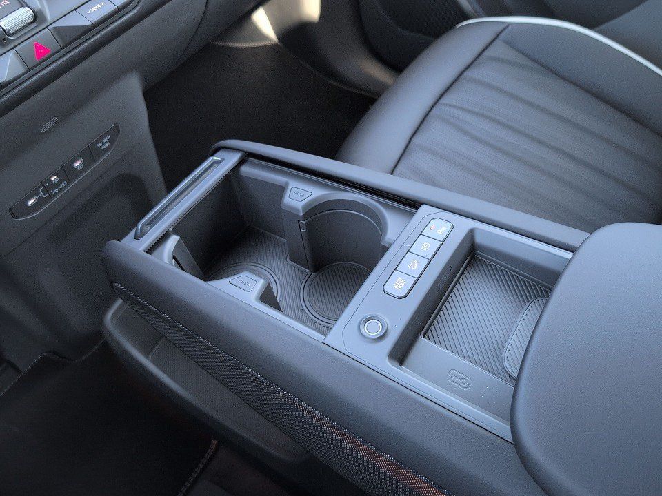 Fahrzeugabbildung Kia EV9 99kWh AWD GT-Line RW-505KM 7J-GARANTIE NAVI+