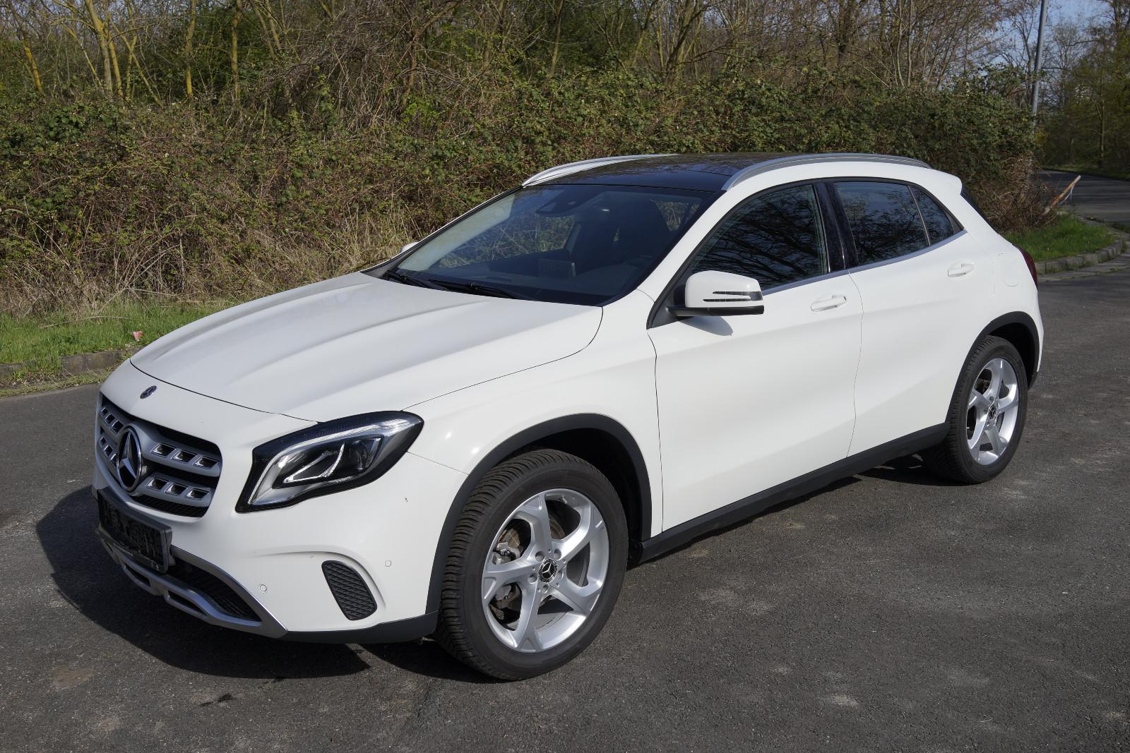 Mercedes-Benz GLA 200 *1 Hand*Pano*Aut*LED Schein*