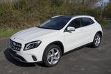 Mercedes-Benz GLA 200 *1 Hand*Pano*Aut*LED Schein* - Mercedes-Benz GLA 200: Limousine