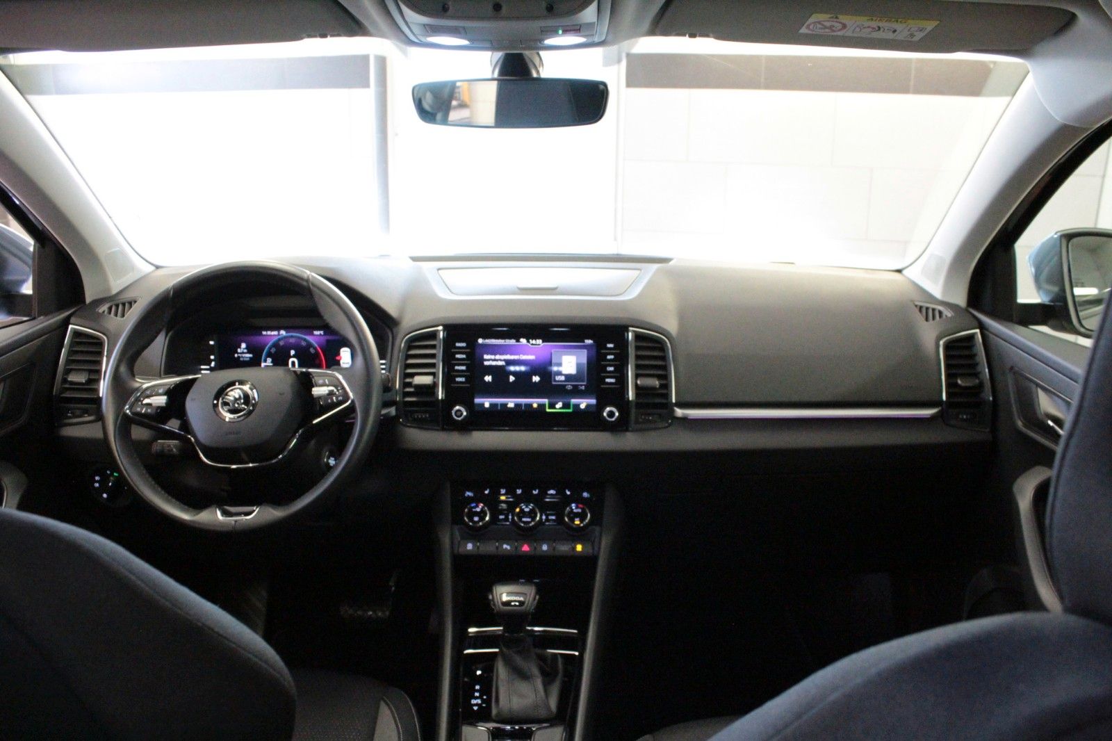 Fahrzeugabbildung SKODA Karoq 1.5l TSI ACT DSG TOUR  AHK schwenkbar