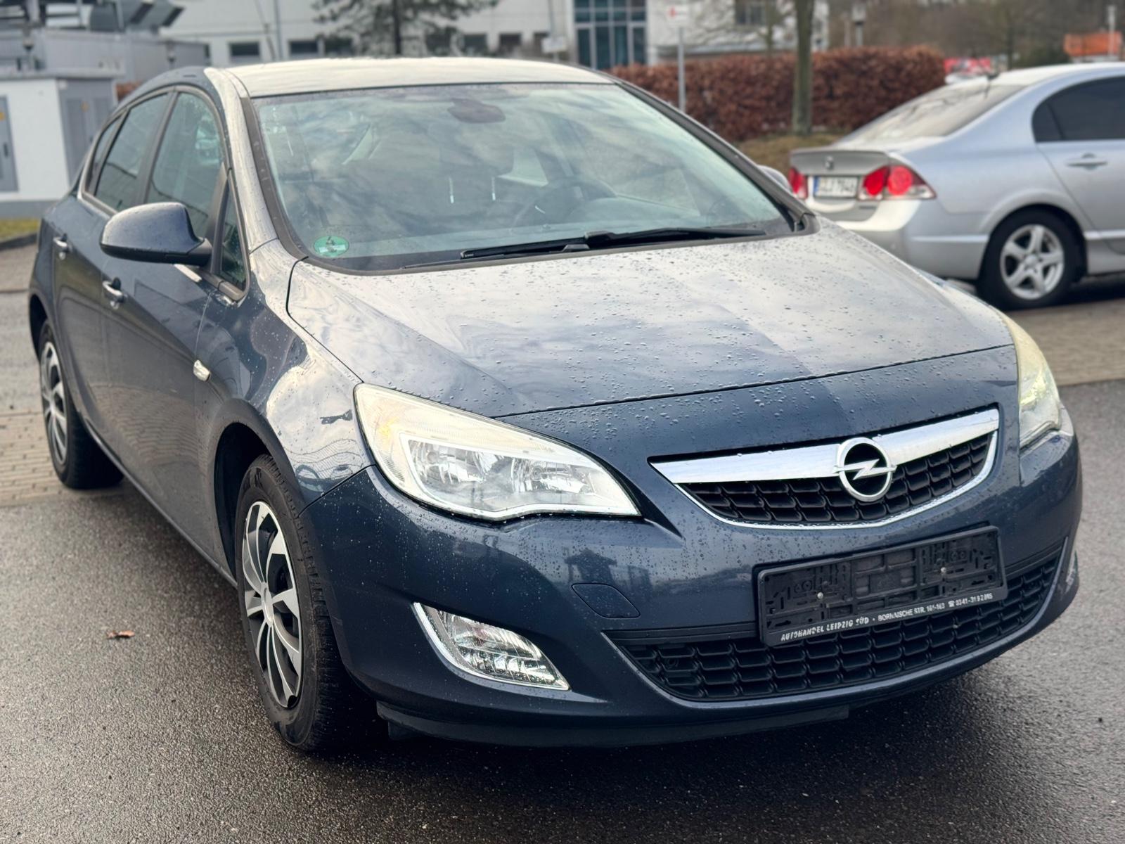 Opel Astra J Lim. 5-trg. Selection