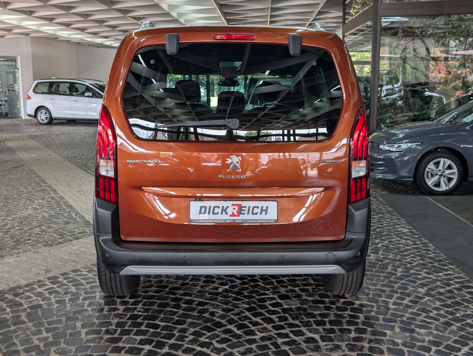 Fahrzeugabbildung Peugeot Rifter GT N1 L1 PANO XENON APP TEMP KAM ALU 17"