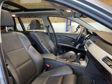 BMW 530 Touring 530d xDrive *HUD*NAVI*LEDER*PANO*SZH
