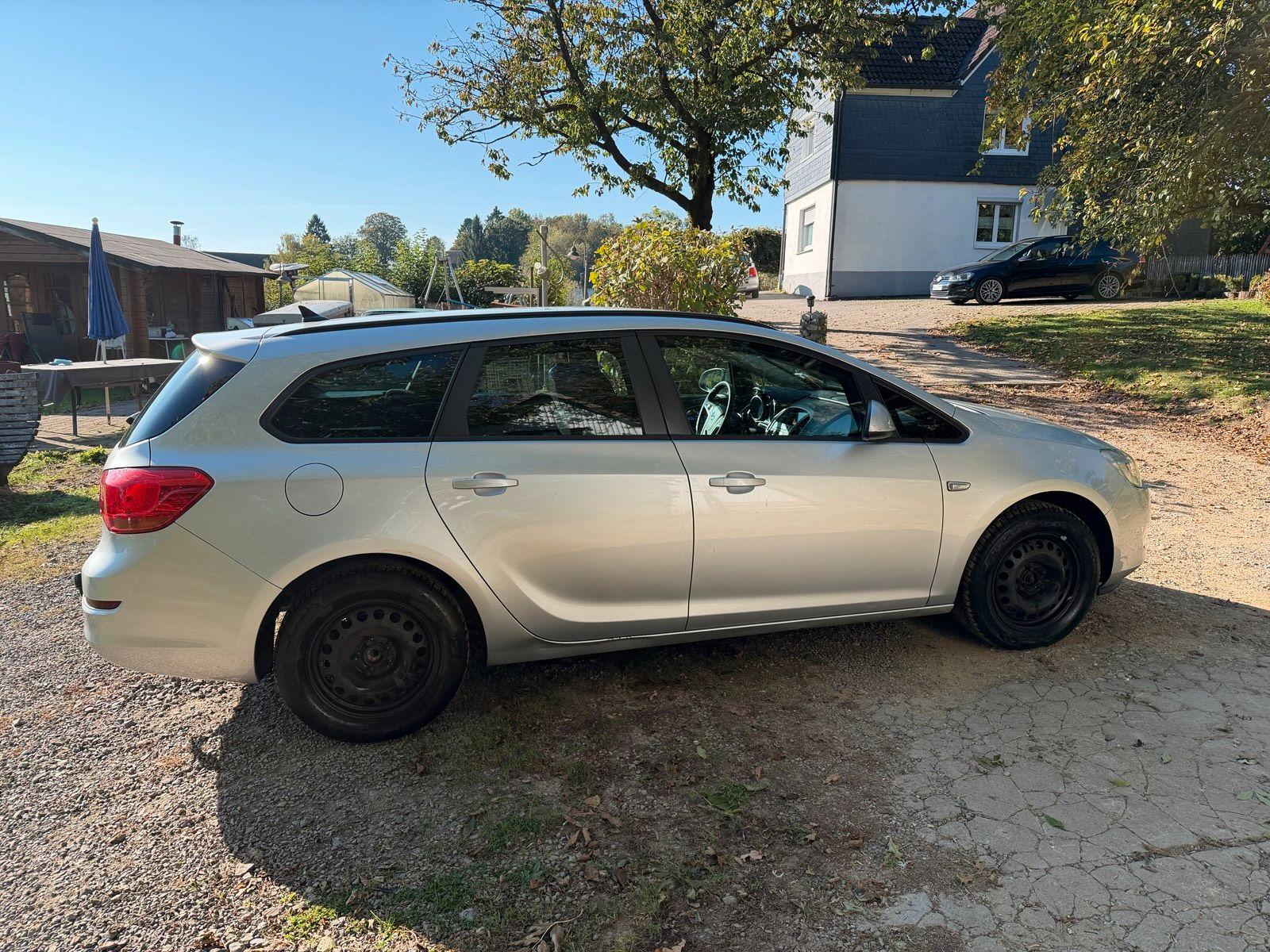 Opel Astra 2011 — engine 110 HP (81kW)