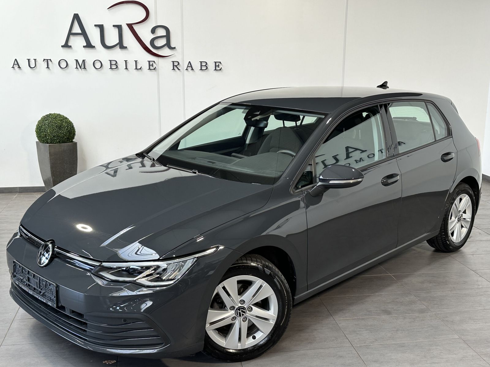 Fahrzeugabbildung Volkswagen Golf 1.5 TSI Life NAV+LED+ACC+CARPLAY+SHZ+VCOCK
