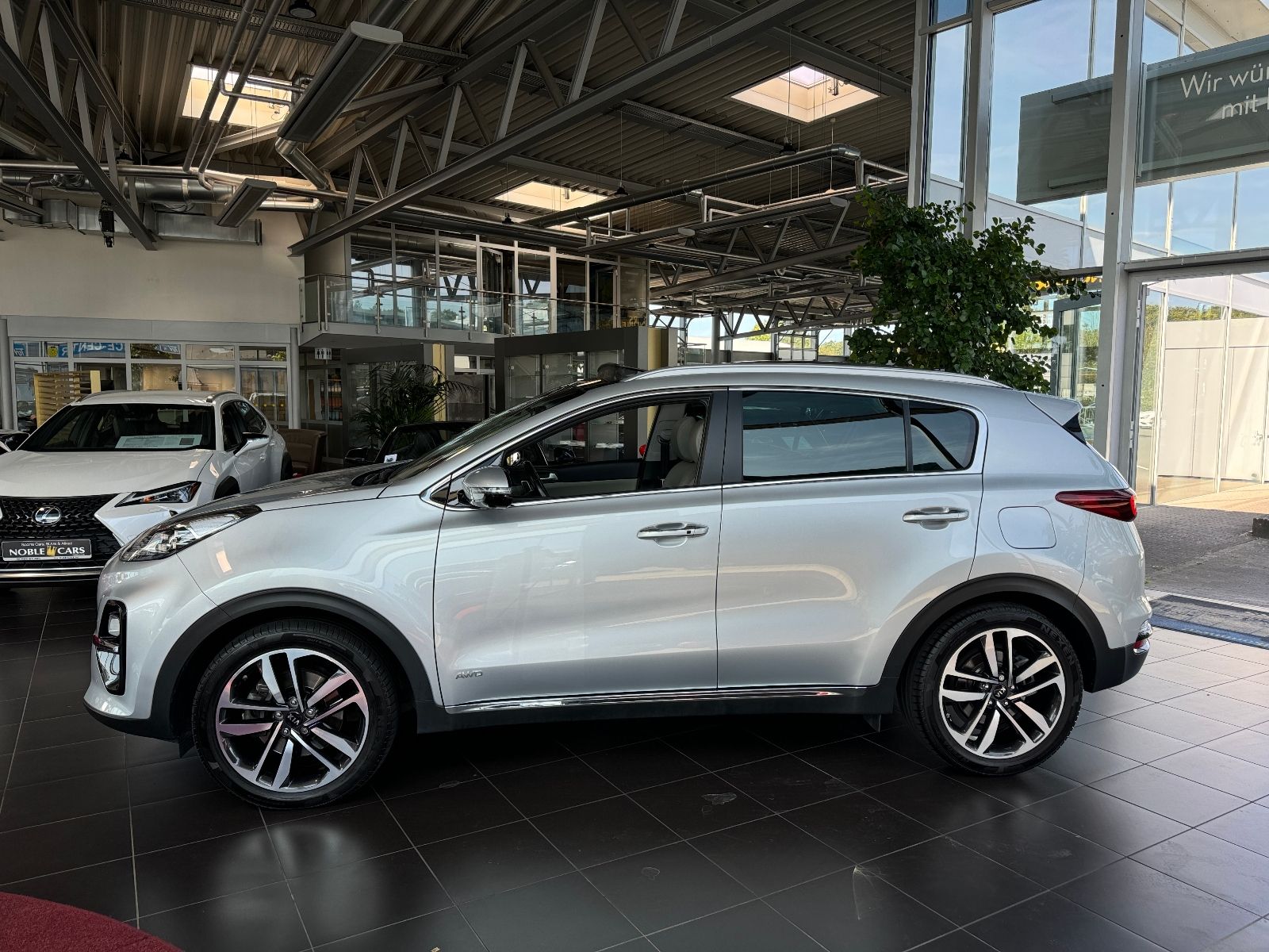 Fahrzeugabbildung Kia Sportage Platinum Edition 4WD AHK PANO LEDER 19"