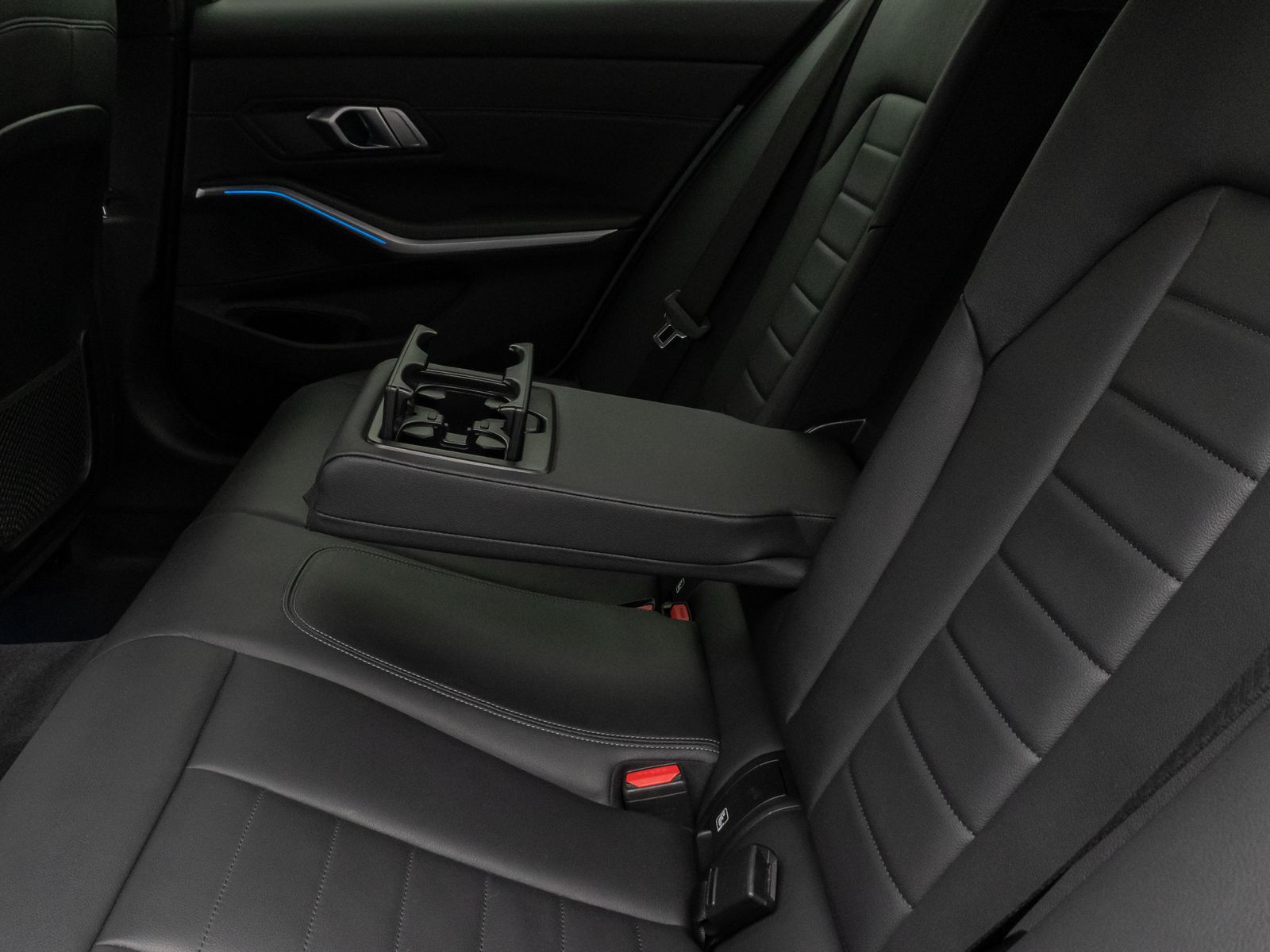 Fahrzeugabbildung BMW 320d MSport Kamera DAB HiFi Komfort Leder 19Zoll