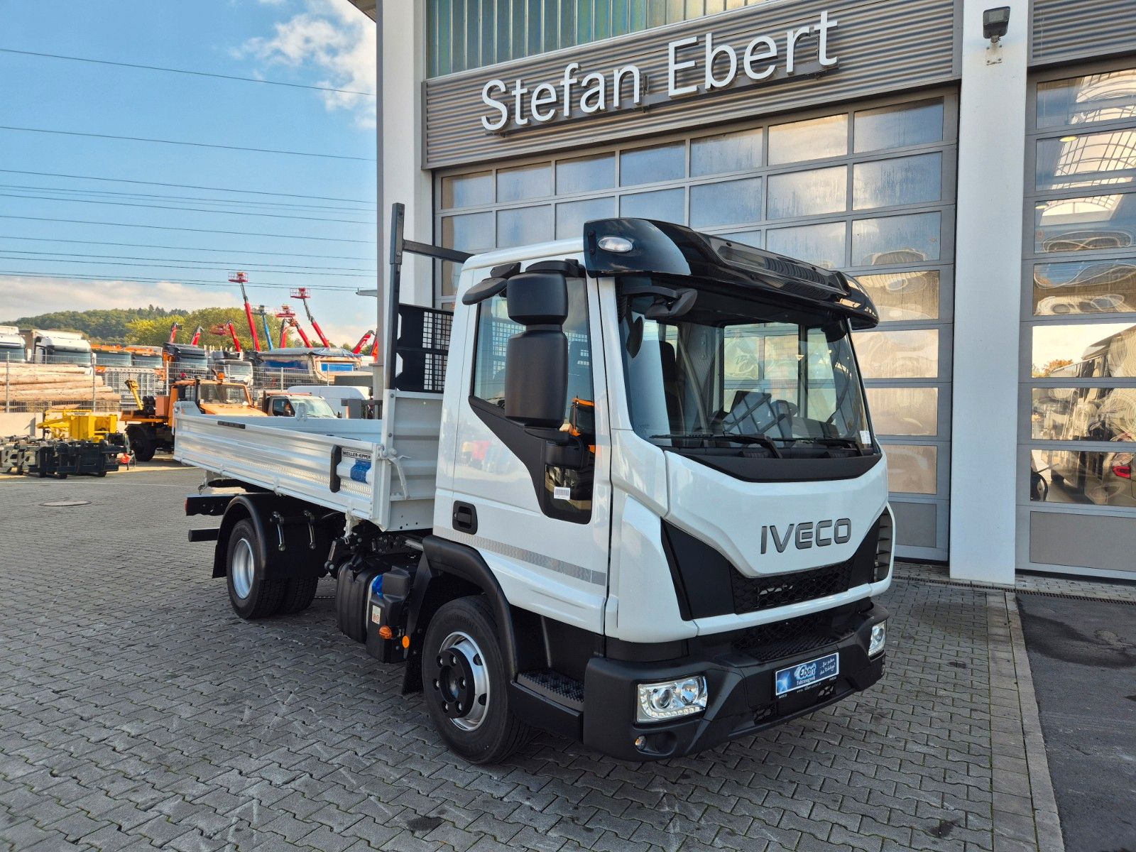 Fahrzeugabbildung Iveco Eurocargo ML80E21 Meiller 2x AHK 3 Sitze
