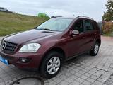 Mercedes-Benz ML 350 4MATIC - aus 2006: Geländewagen