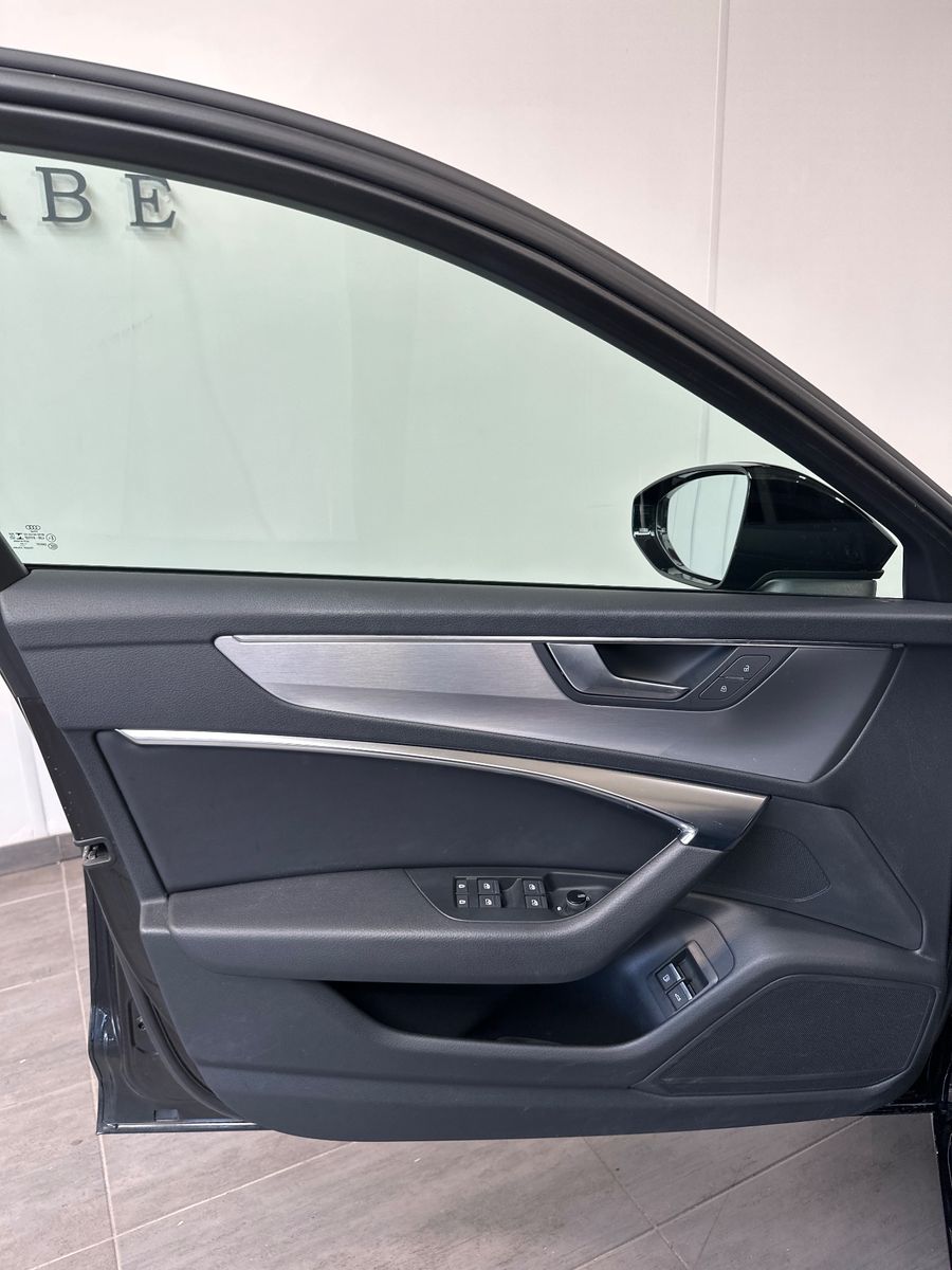 Fahrzeugabbildung Audi A6 Avant 50 TFSIe Qu S-Line Black NAV+LED+19ZOLL