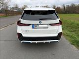 BMW iX1 xDrive30 - AC 22 KW  M Paket Massage HUD AHK - weiße BMW iX1