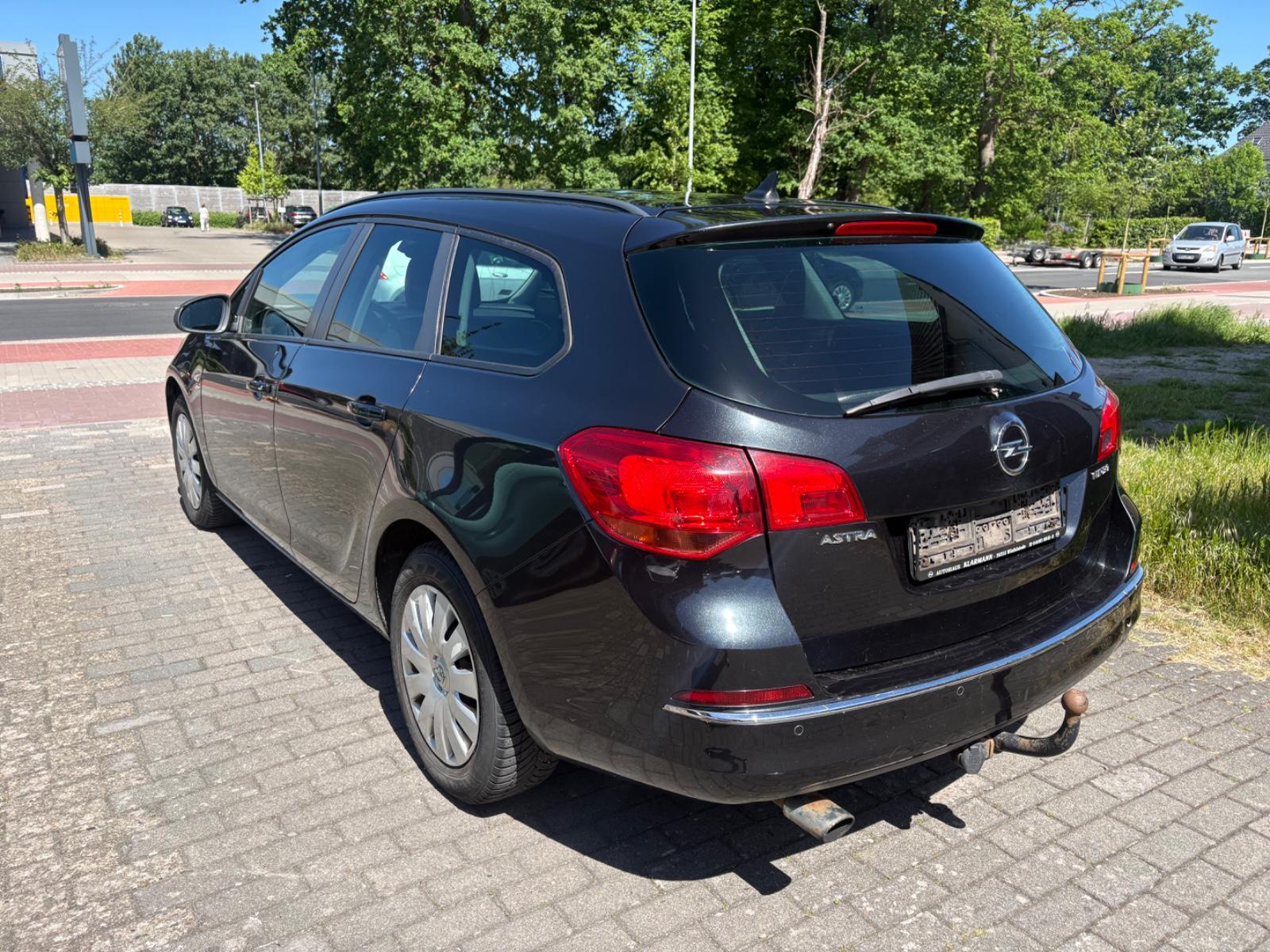 Opel Astra 2013 — photo 7