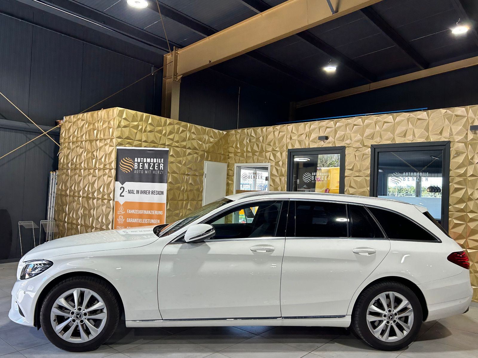 Fahrzeugabbildung Mercedes-Benz C 200 T-Modell/NAVI/KAMERA/APPLE/AMBIENTE/SHZ
