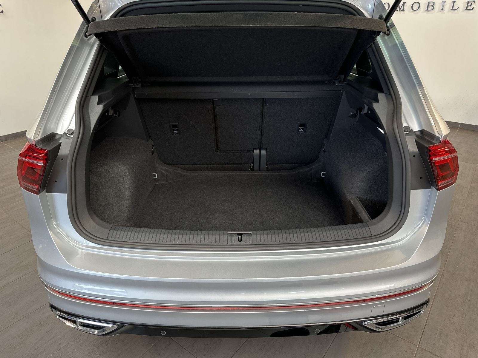 Fahrzeugabbildung Volkswagen Tiguan 2.0 TDI DSG 4M R-Line NAV+LED+ACC+CARPLAY