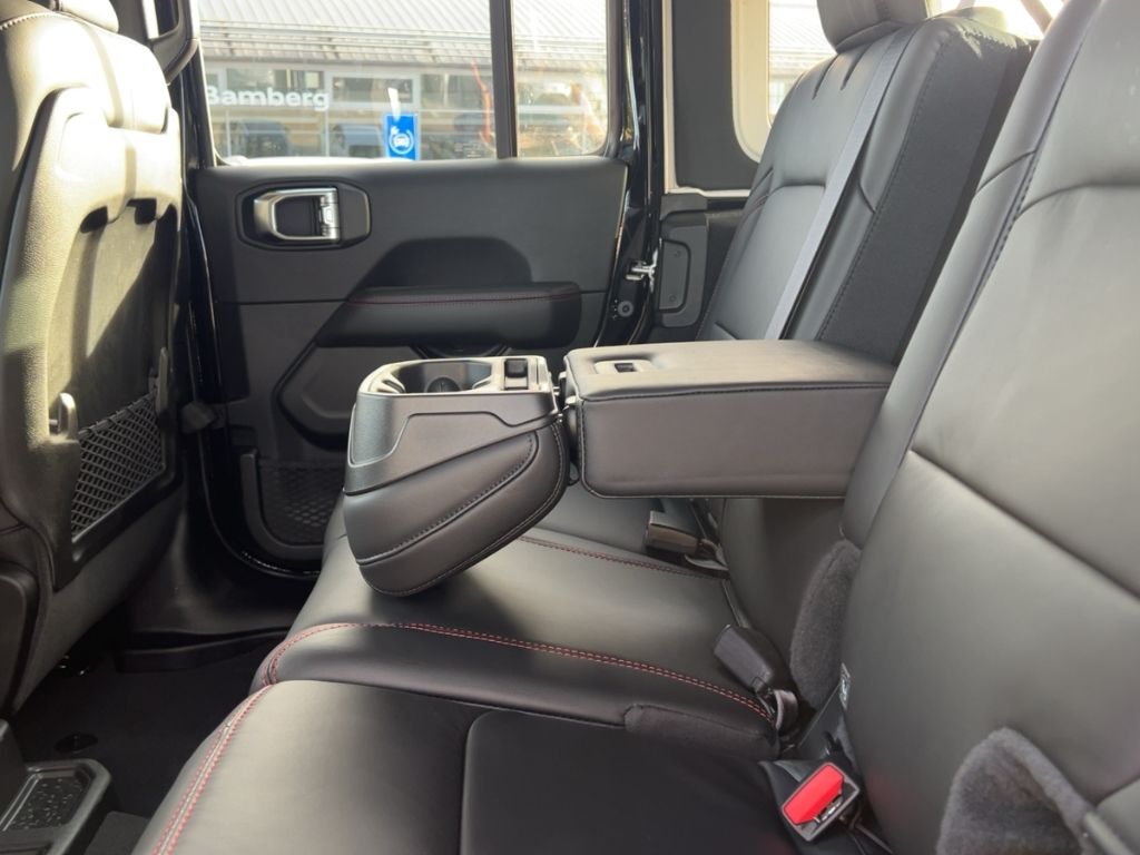 Fahrzeugabbildung Jeep Wrangler Rubicon 2.0l Verbrenner 272PS / Alpine/