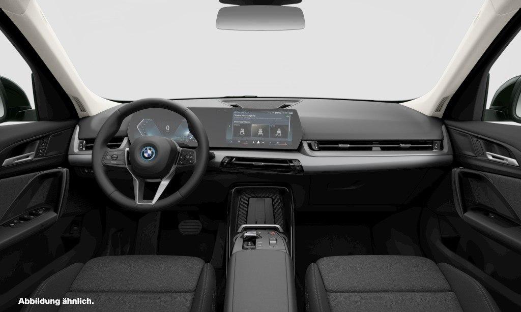 BMW iX1 xDrive30 DA. Plus Parkass. DAB LED AHK Komfo