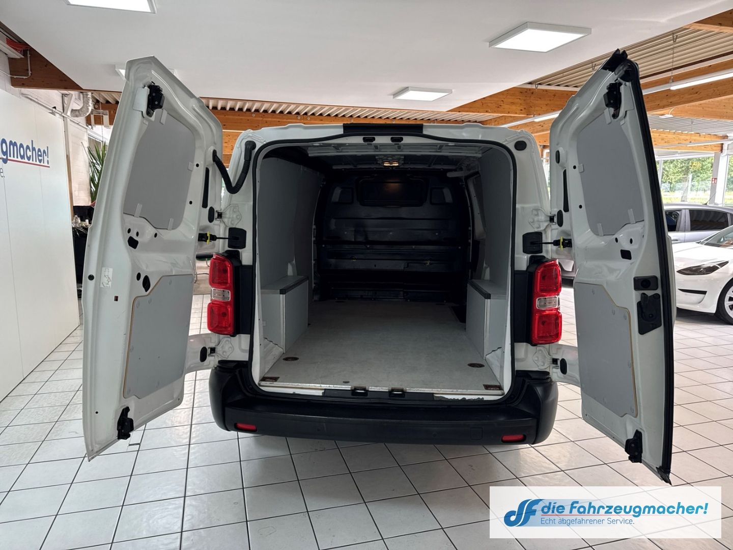 Fahrzeugabbildung Opel Vivaro Kasten Edition L 2.0 D EU6d-T Apple CarPl