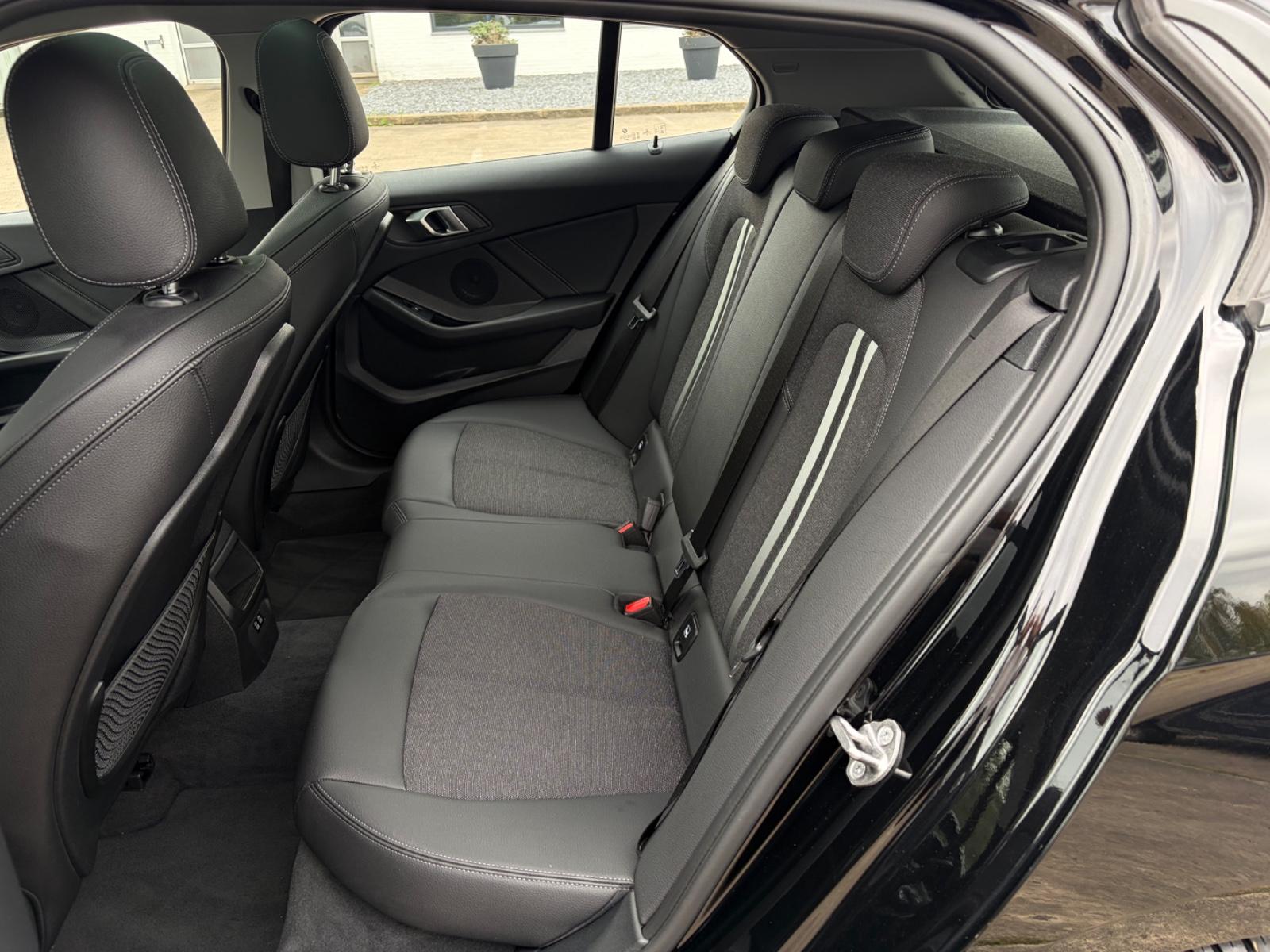 BMW 118 I Advantage AHK | LED | PANO | DAB