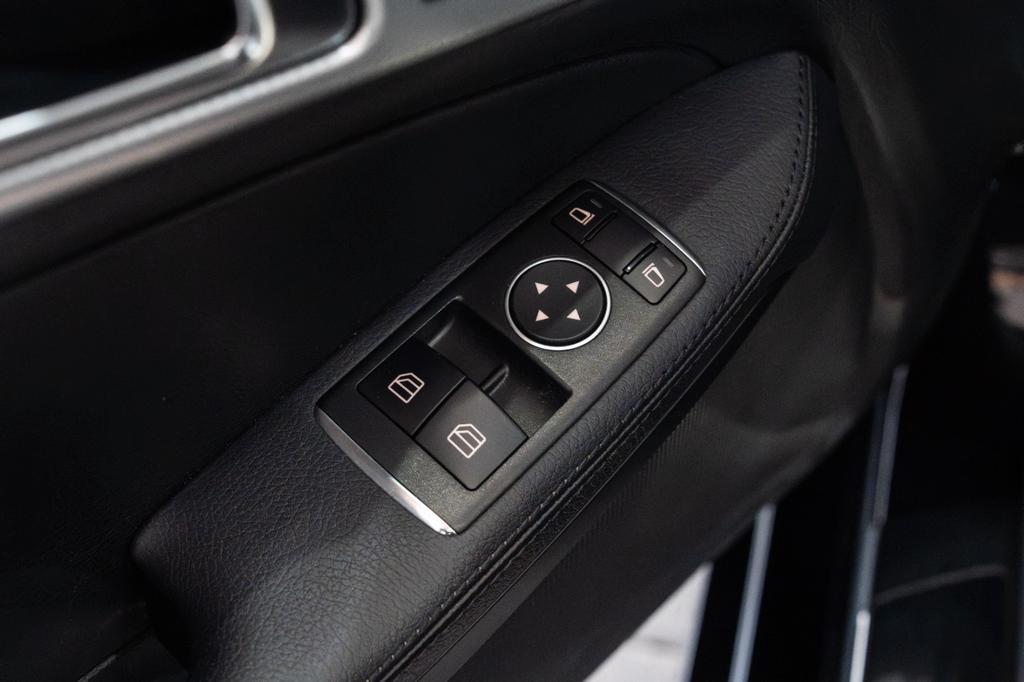 Mercedes-Benz SLC 300