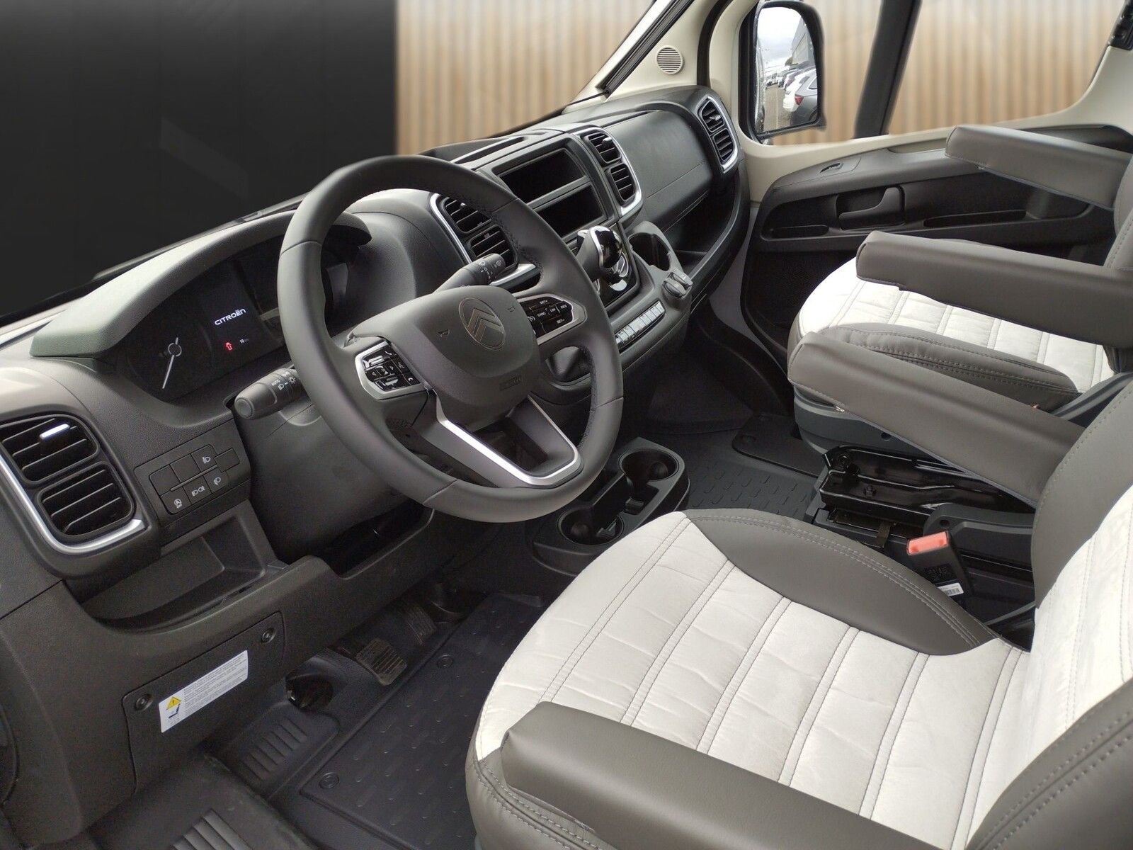 Fahrzeugabbildung Sunlight Adventure Cliff 600 Automatik, Dörr Edition, LTE