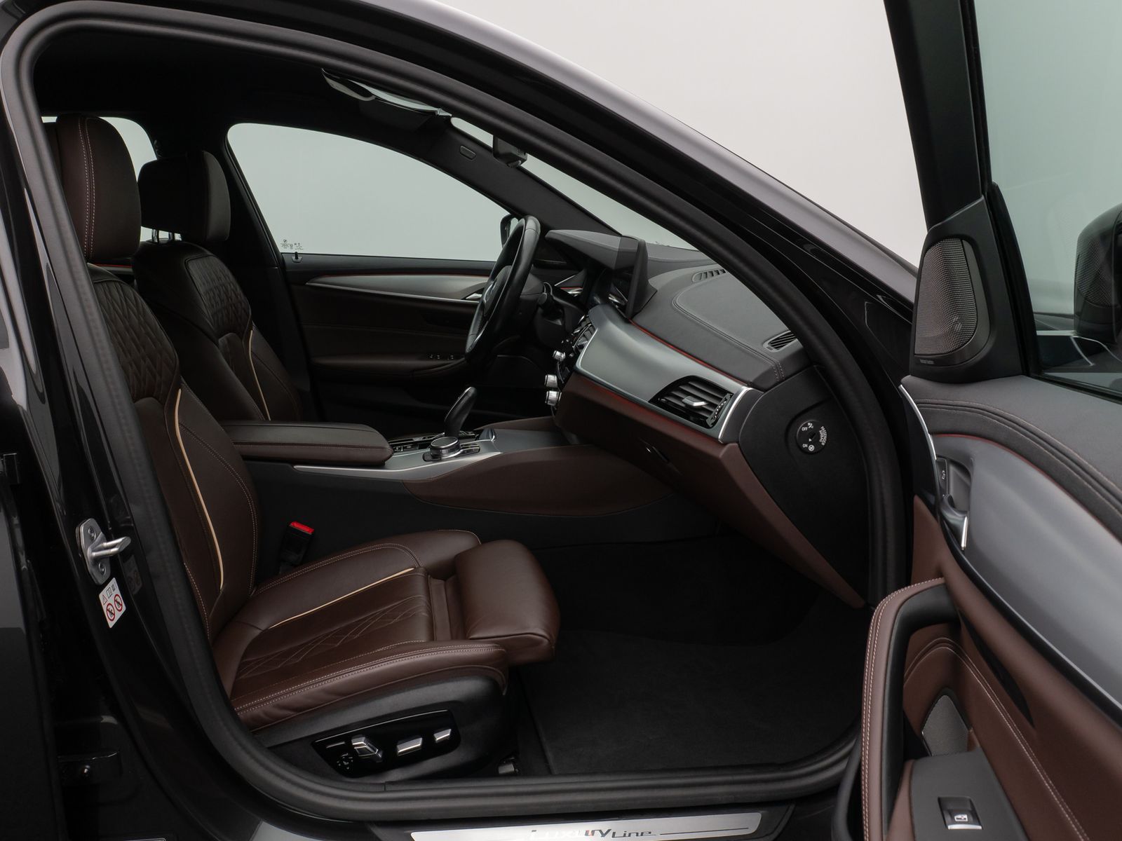 Fahrzeugabbildung BMW 530e LuxuryLine Kamera Laser HUD DAB H/K Komfort