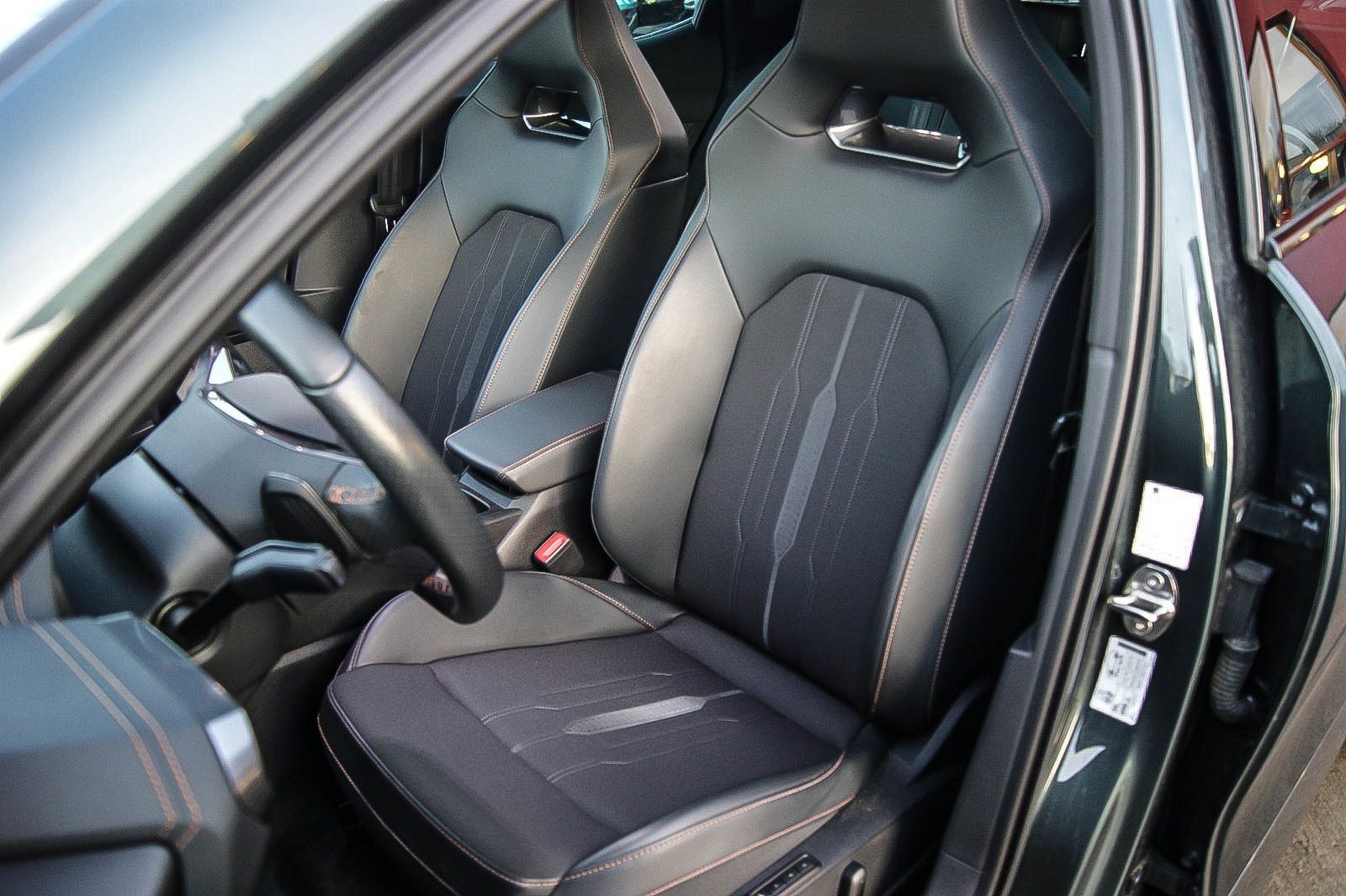 Fahrzeugabbildung CUPRA Formentor VZ 2.0i DSG DARK CAMOUFLAGE COPPER ACC