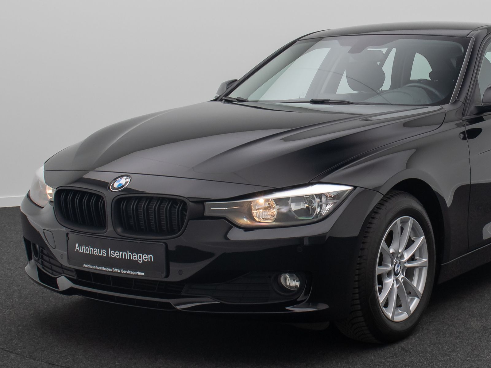 Fahrzeugabbildung BMW 318d GeschwindigReg AHK PDC Lordos NaviBusiness