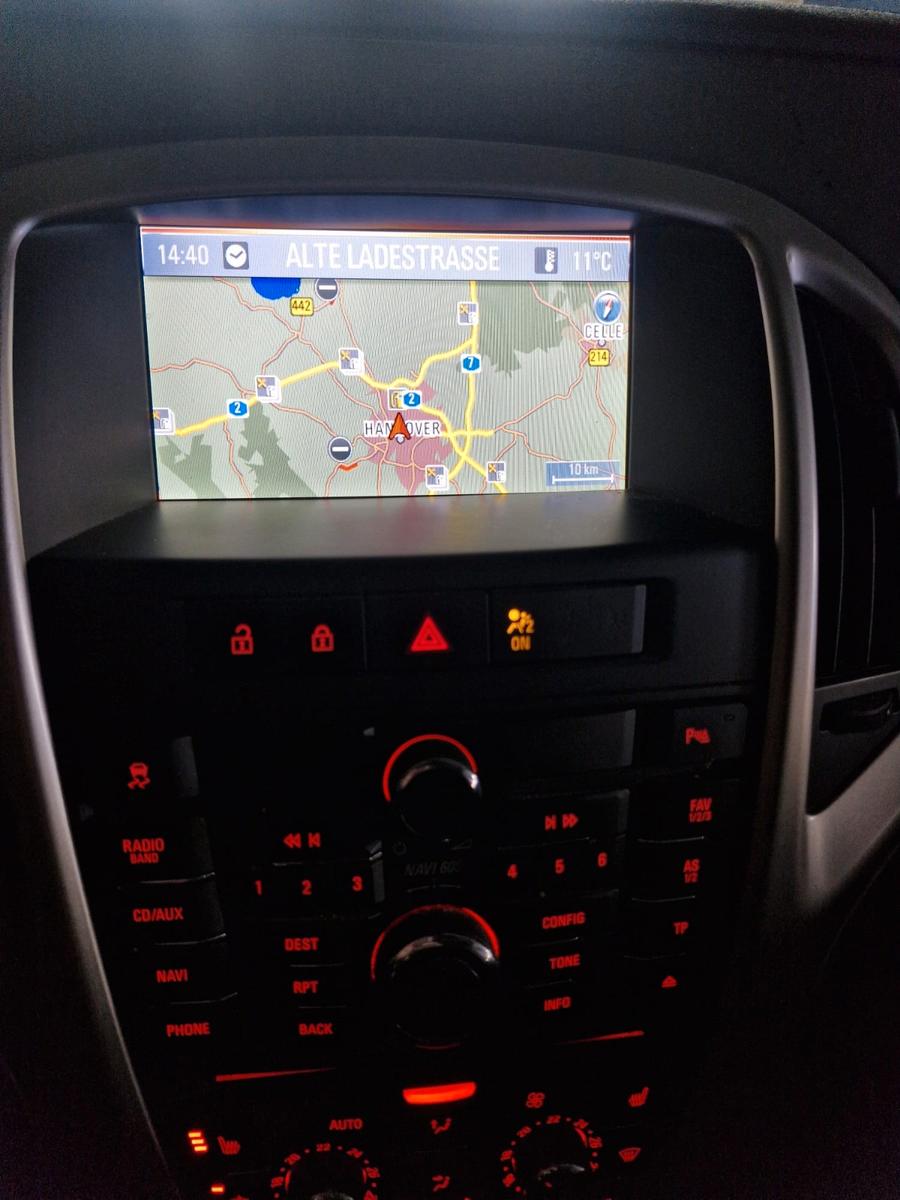 Opel Astra 2013 — photo 10