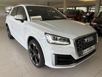 Fotografie Audi Q2 35 TFSI S tronic sport AHK