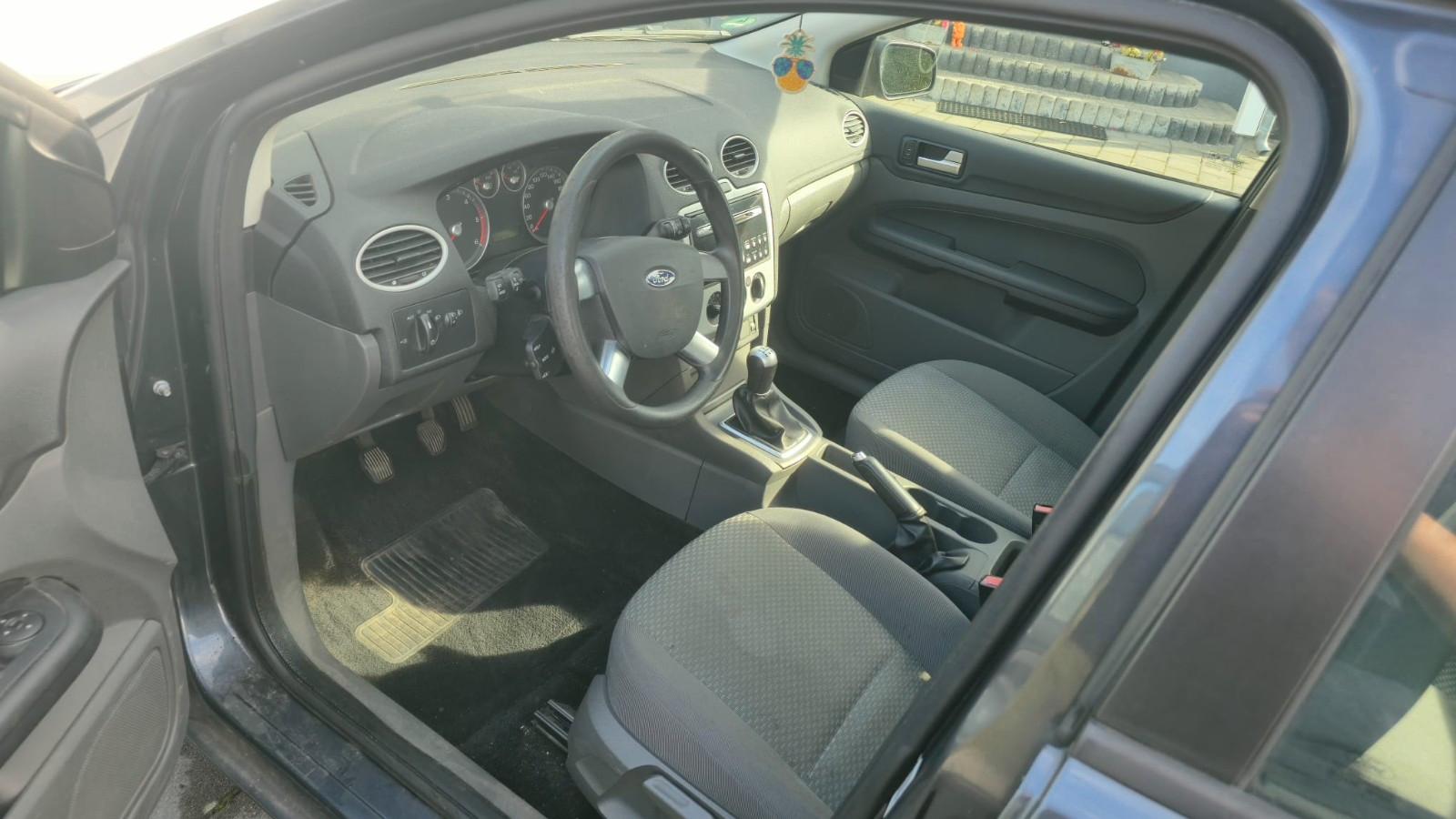 Ford Focus 2006 — салон