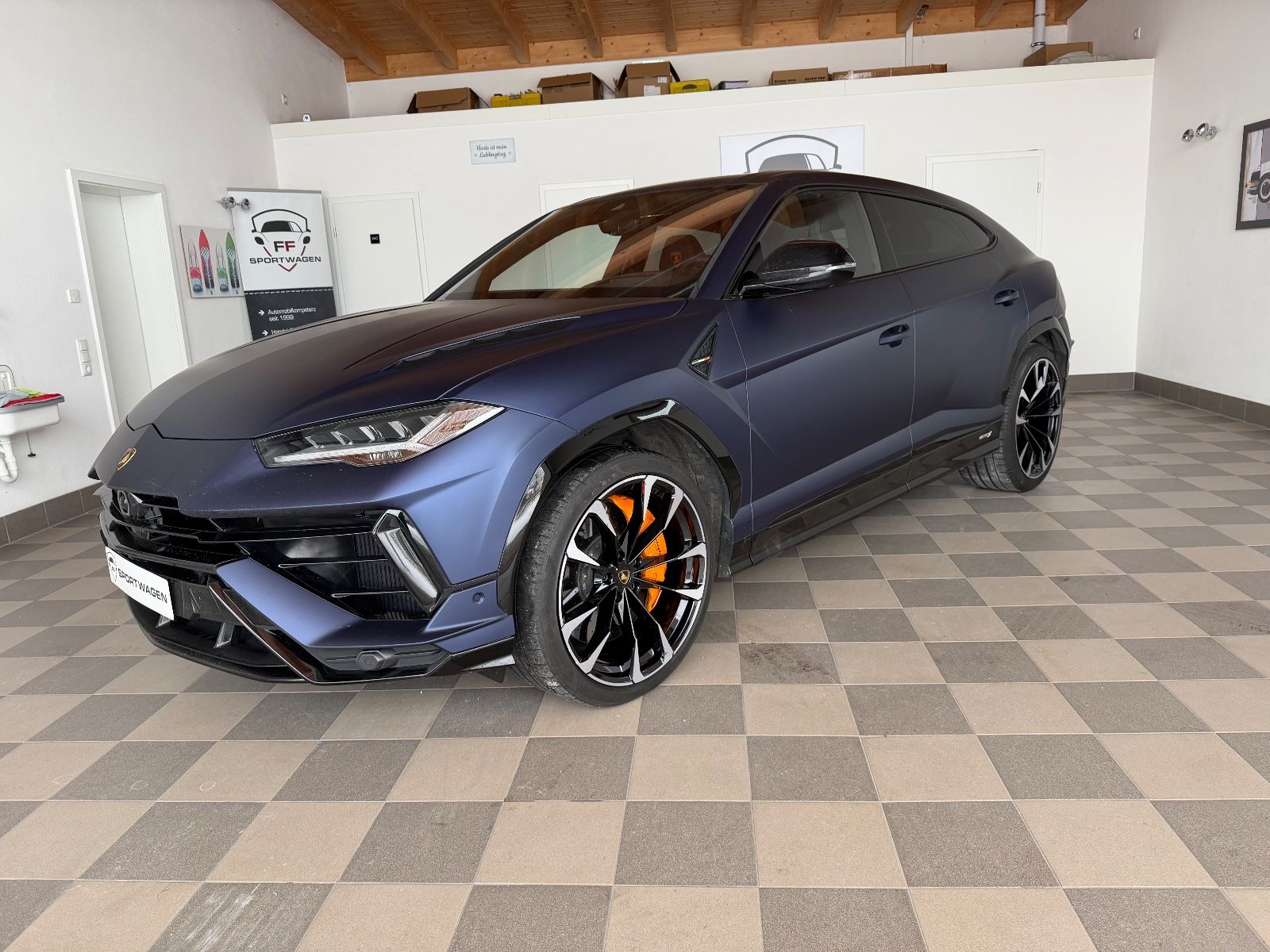 LAMBORGHINI Urus