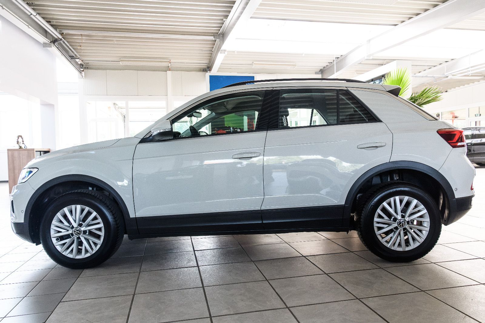 Fahrzeugabbildung Volkswagen T-Roc Life +LED+AW+Cockpit PRO+Park Assist+Ascot