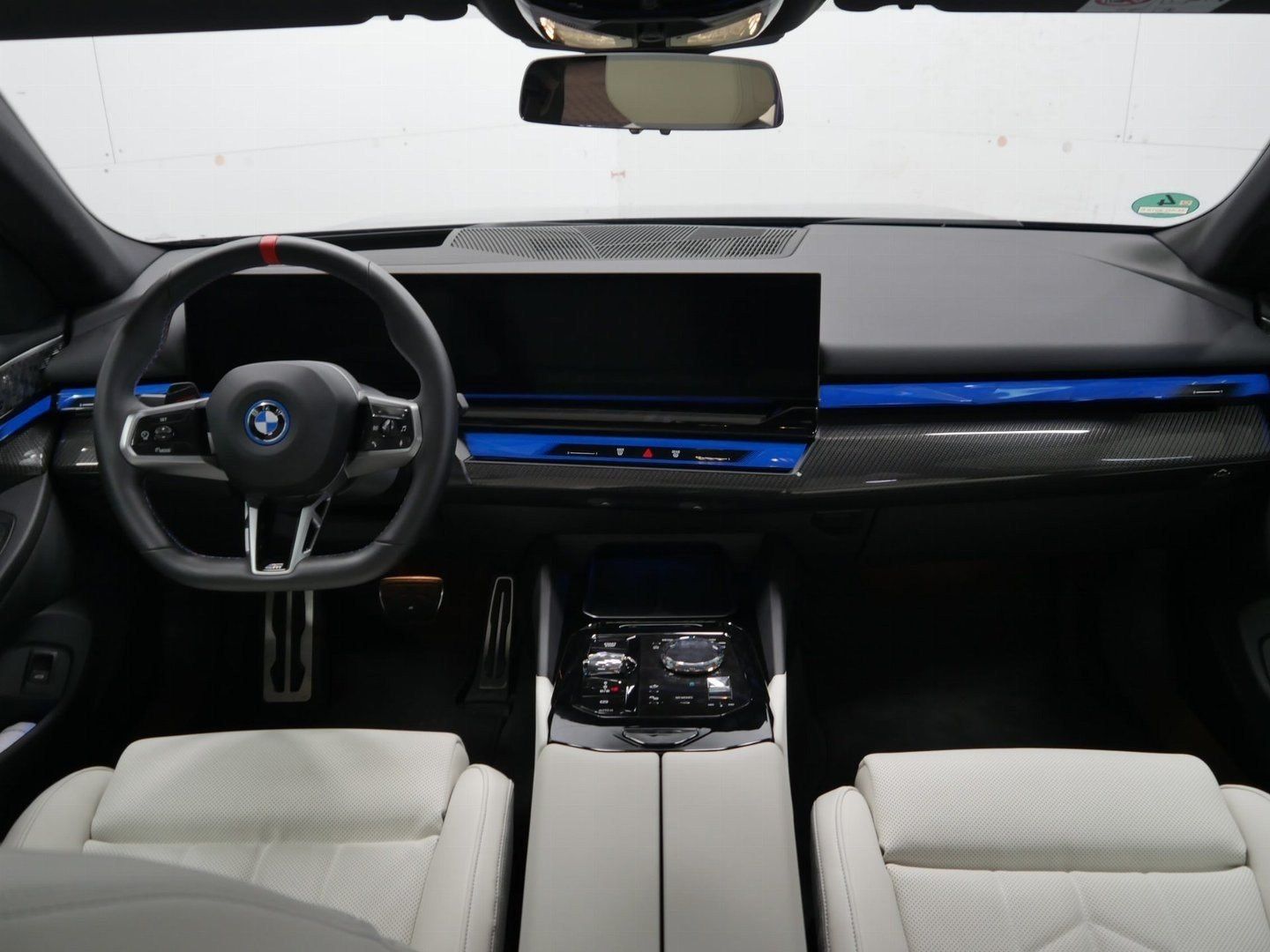 Fahrzeugabbildung BMW i5 M60 xDrive Touring Pano.Dach Driving Assistan