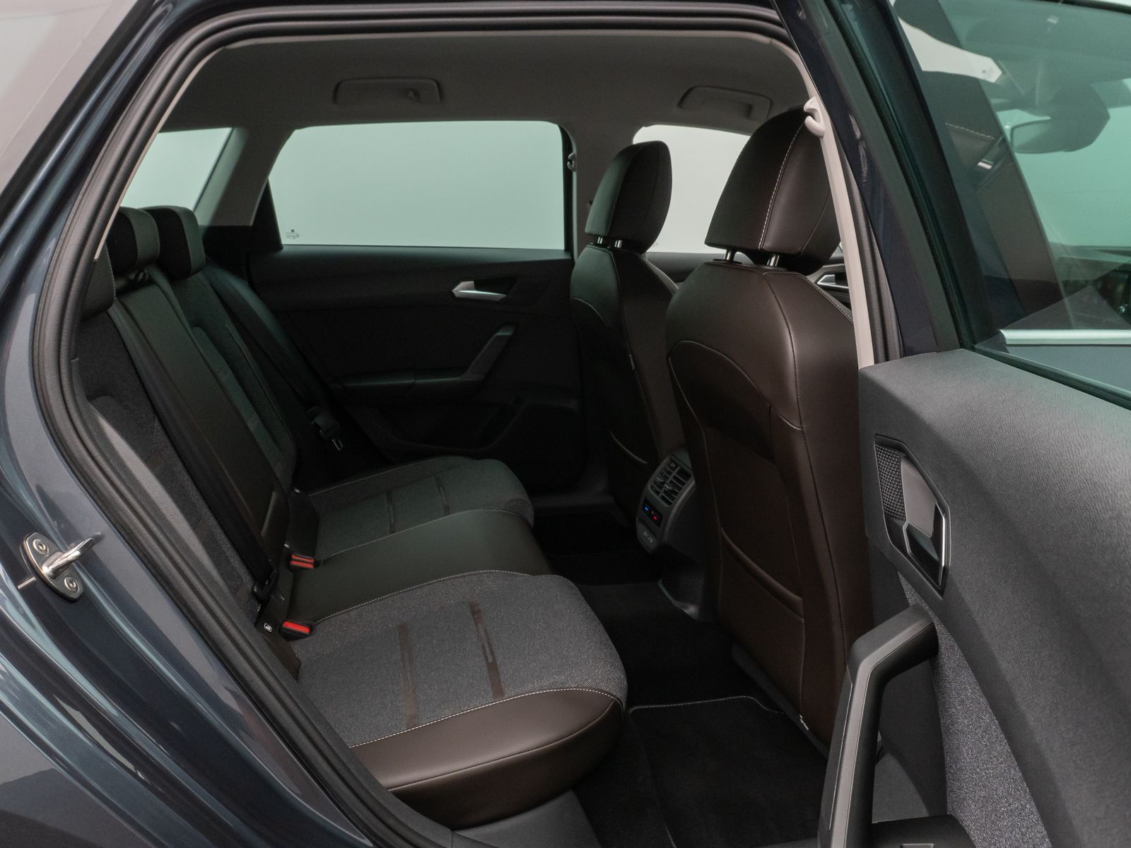 Fahrzeugabbildung SEAT Leon Sportstourer Xcellence Kamera LED 8fach ACC