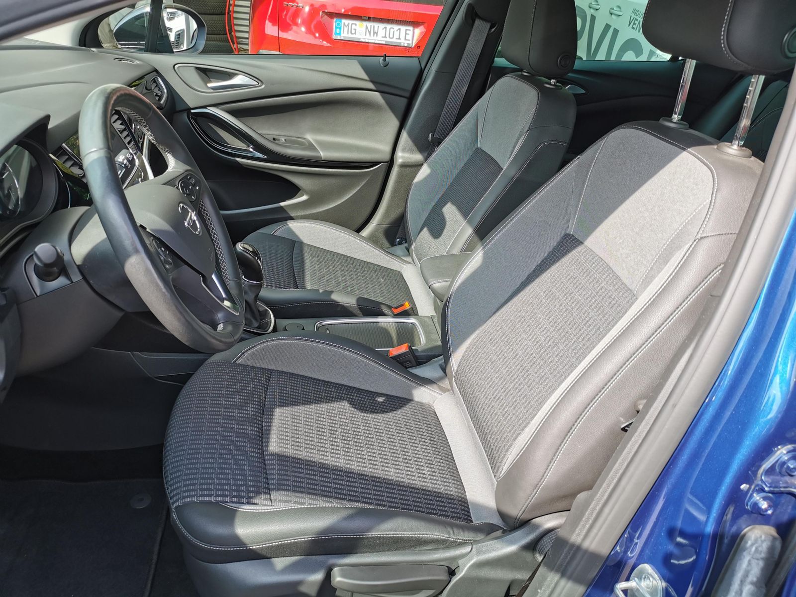 Fahrzeugabbildung Opel Astra K Design & Tech+NAVI+SHZ+USB+LED+S&S+PDC+