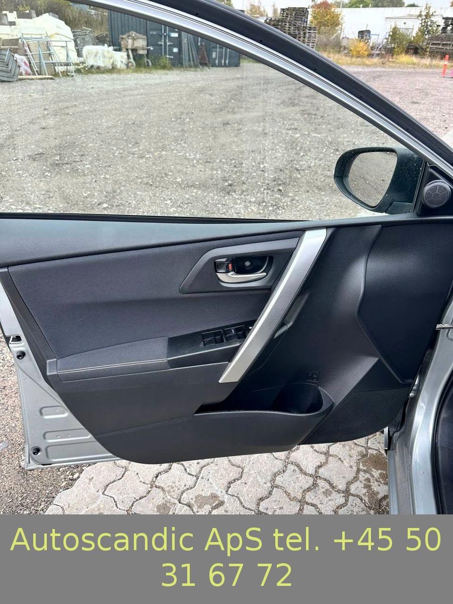 Toyota Auris 2014 — photo 31