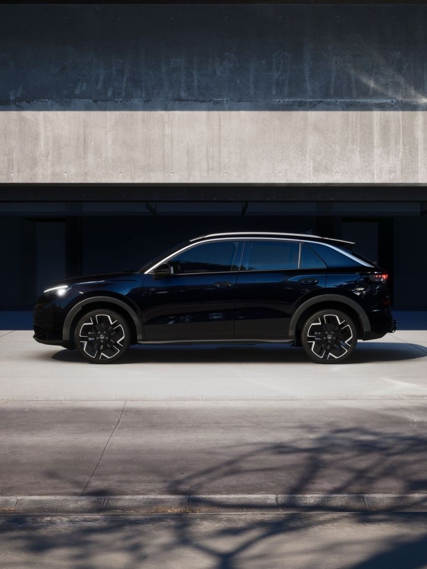 Fahrzeugabbildung Volkswagen T-Roc 1.5 eTSI R-Line *AHK, Winterkompletträ., I