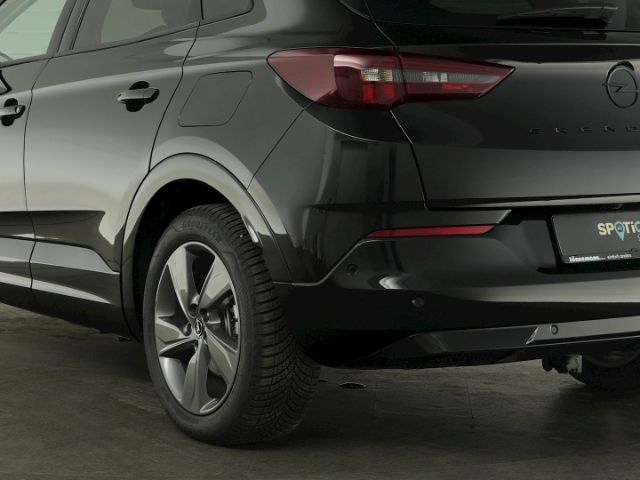 Grandland GSe 4X4 PHEV AT+AHK+NAVI+360 GRAD KAME