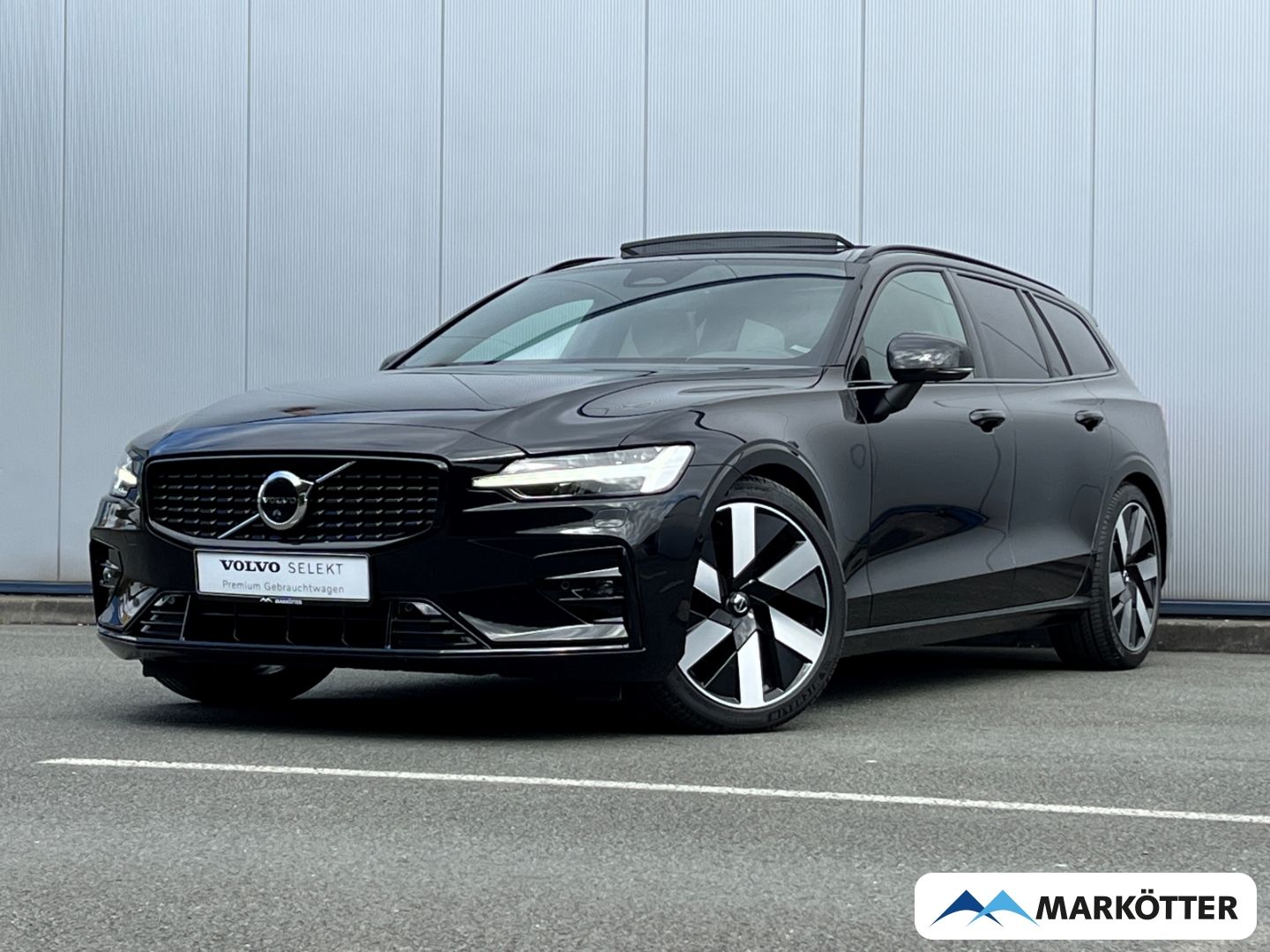 Volvo V60 B4 Ultimate Dark ACC/AHK/HuD/H&K/Panoramadac