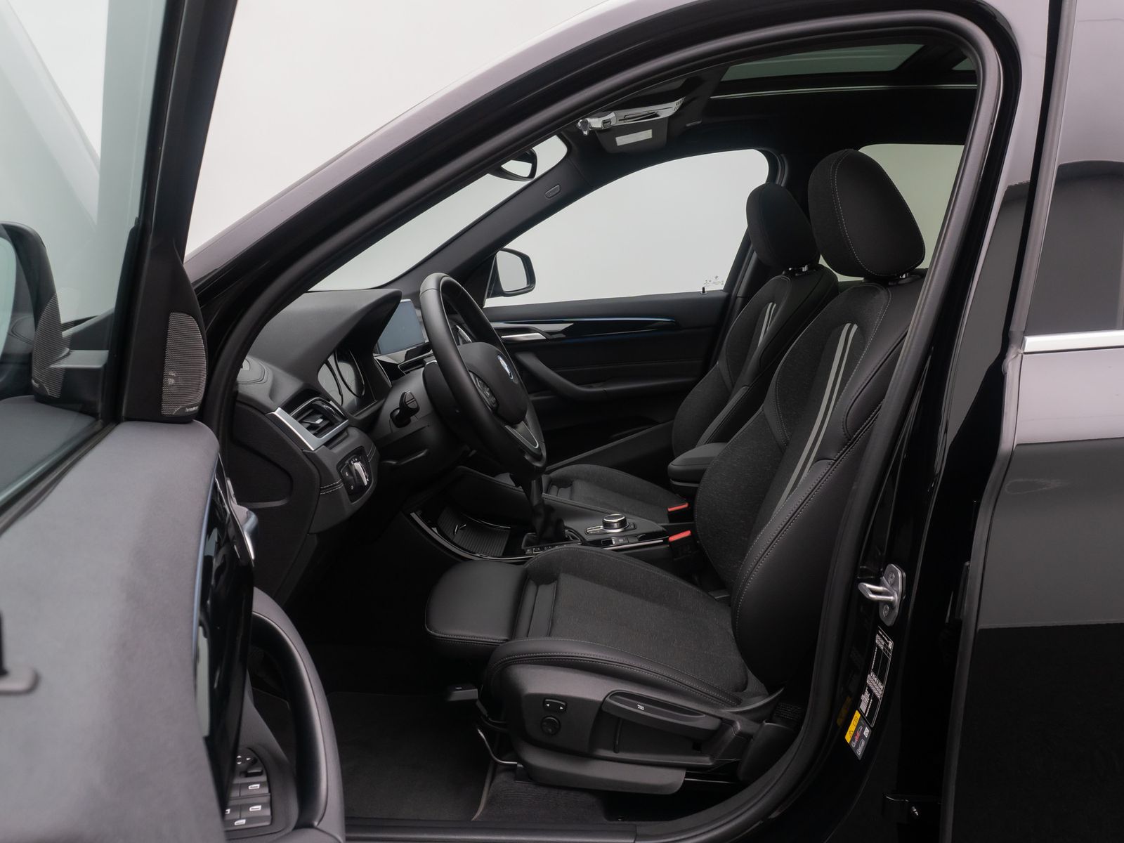 Fahrzeugabbildung BMW X1 xD25e Sport Line Kamera DAB Panorama H/K 18"
