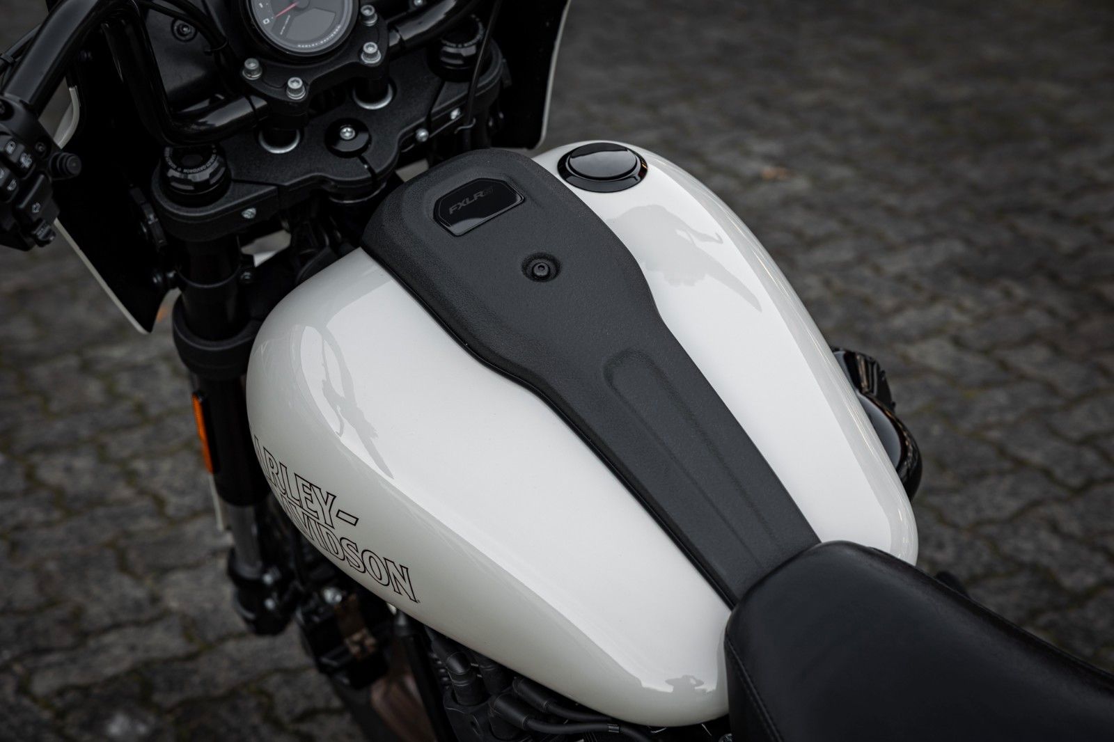 Fahrzeugabbildung Harley-Davidson FXLRS LOW RIDER S 117 CUI - JEKILL&HYDE -