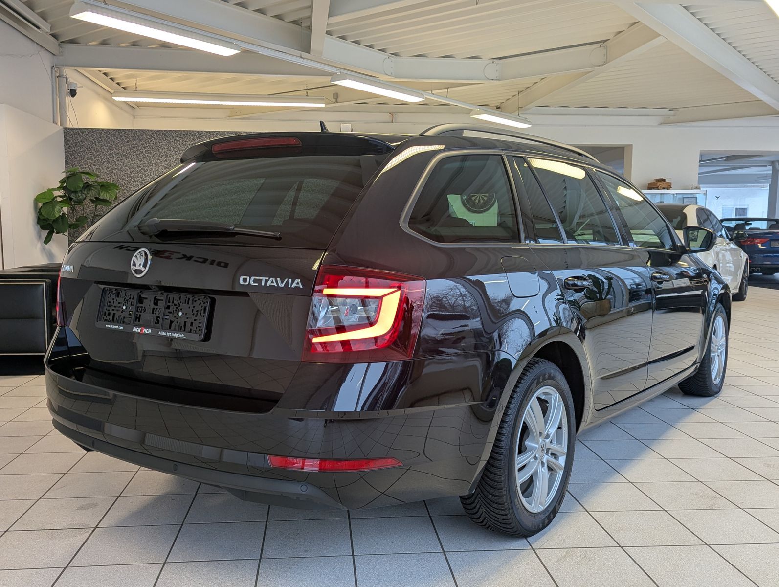 SKODA Octavia Soleil 2.0 TDI DSG Buisness Kamera LED - Image 7