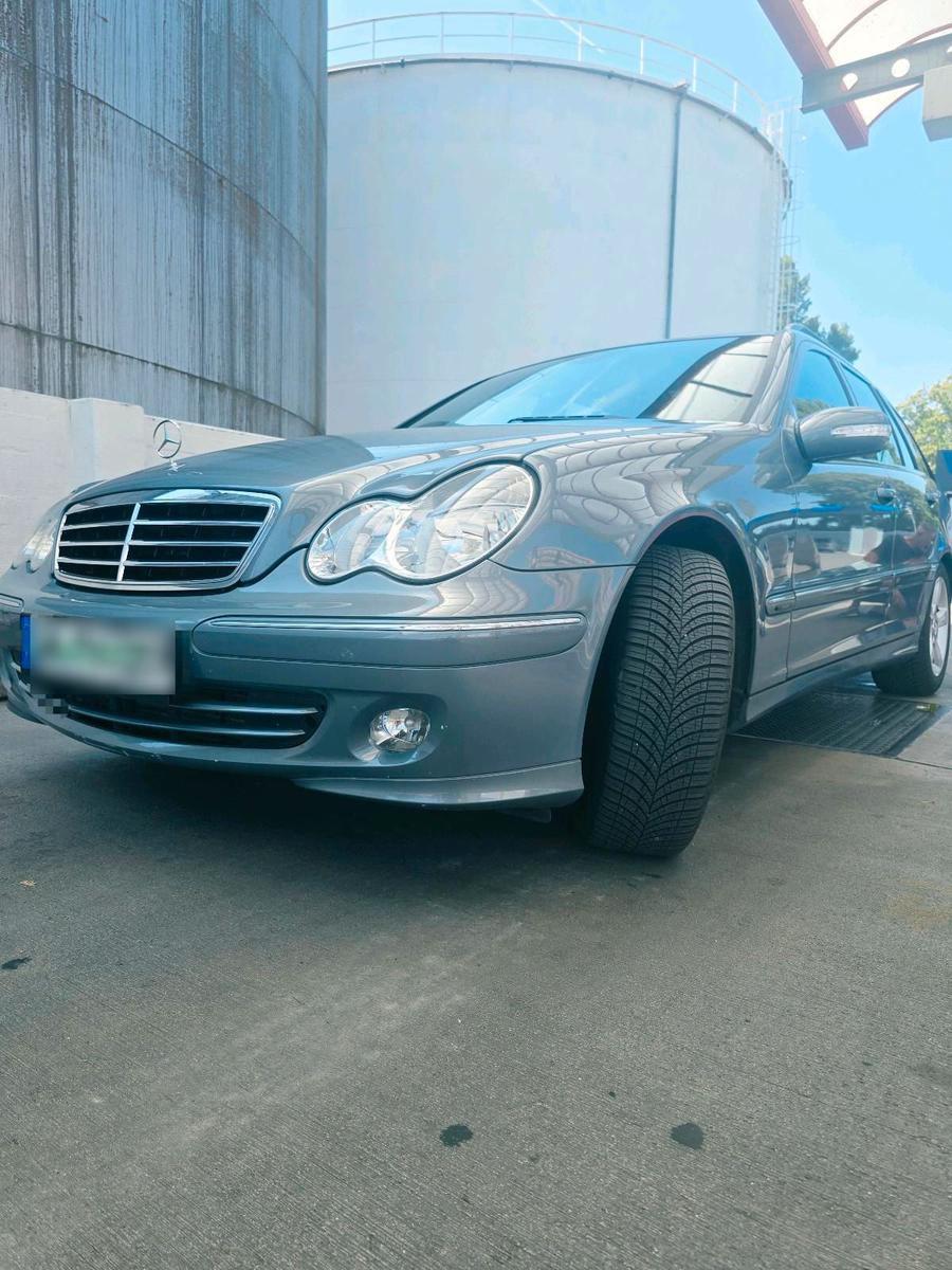 Mercedes-Benz C220 2004 — вигляд ззаду