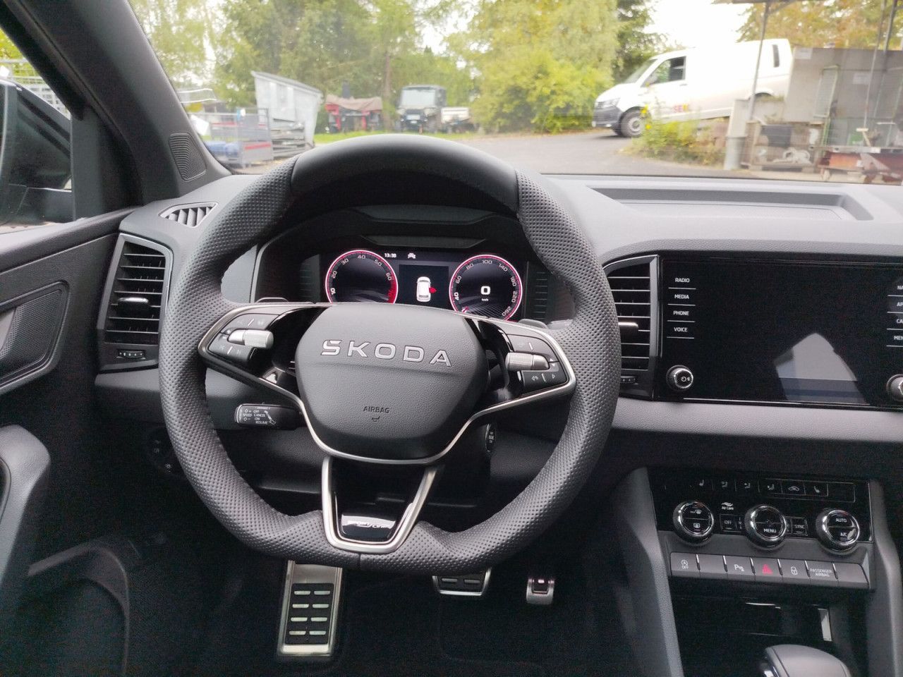 Fahrzeugabbildung SKODA Karoq  1.5 TSI Sportline 110 kw DSG