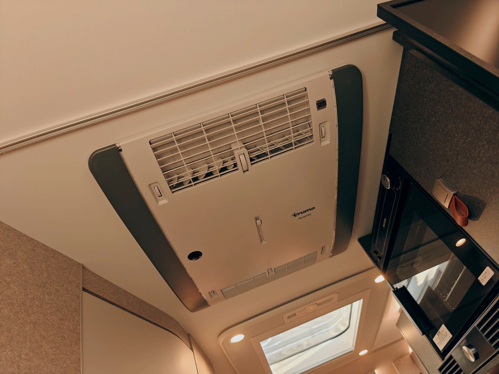 Fahrzeugabbildung HYMER / ERIBA / HYMERCAR ML - T 580 4x4² RSX - SANSIBAR® LTD. PTS PANTONE