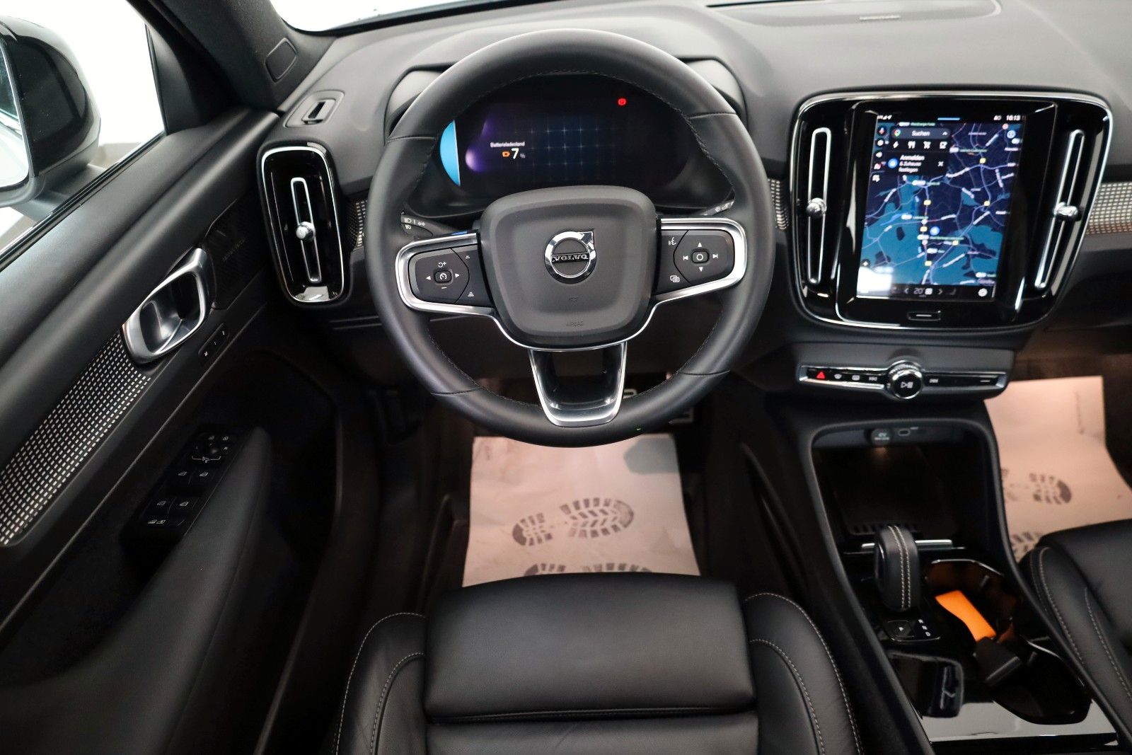 Fahrzeugabbildung Volvo XC40 Pro 78KWH AWD Leder,Navi,PanDach,Autopilot