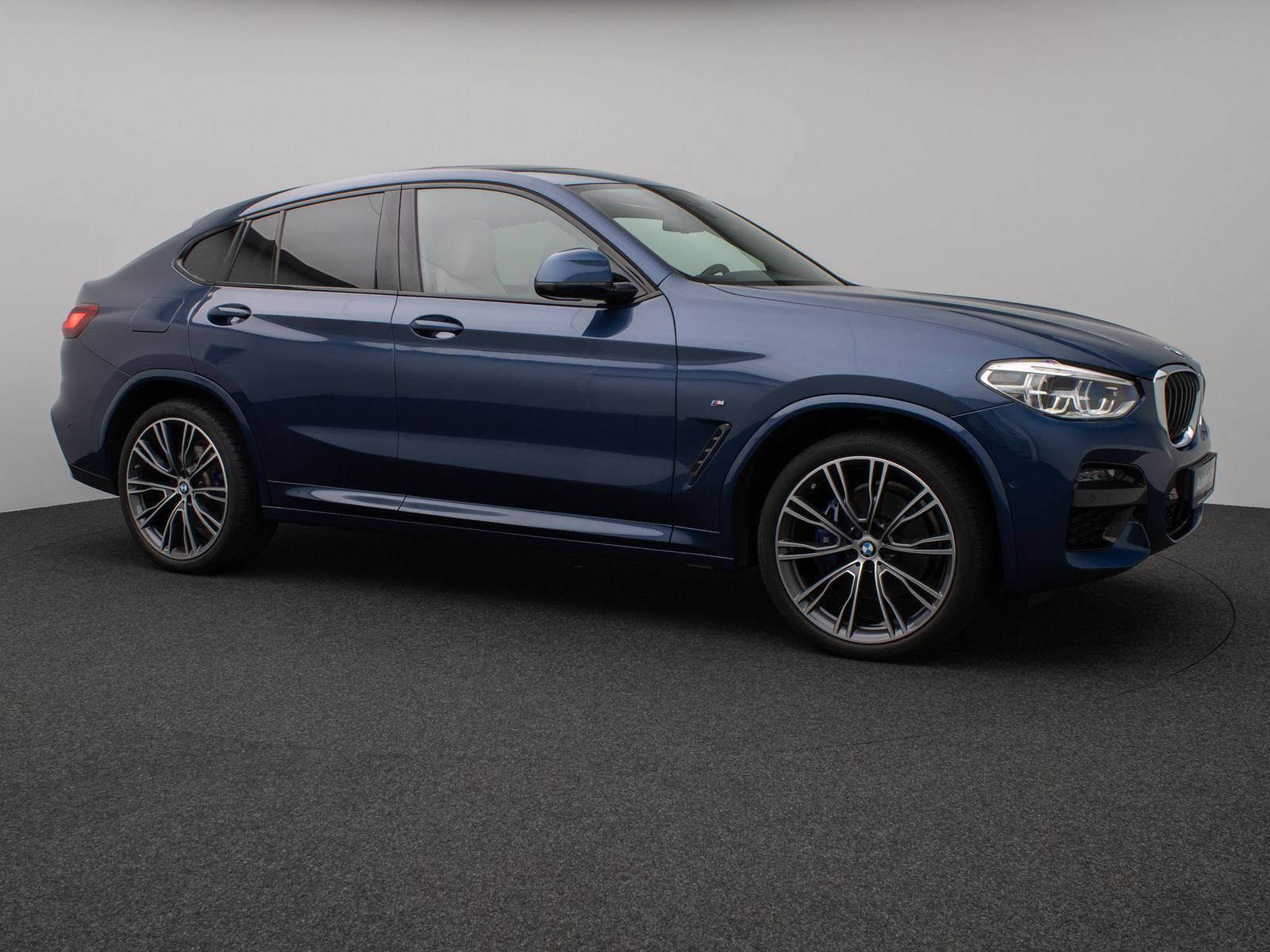 Fahrzeugabbildung BMW X4 xD30d M Sport Panorama Kamera HUD H/K AHK 21"