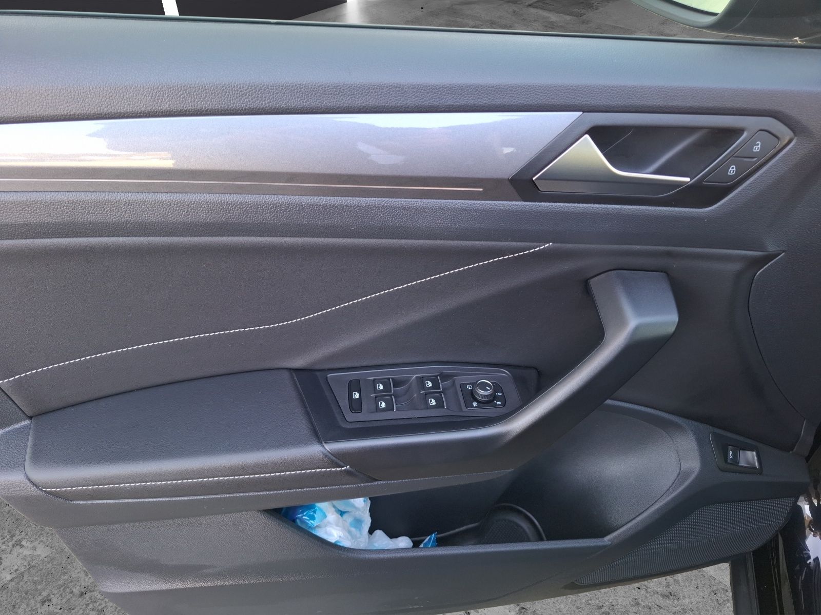 Fahrzeugabbildung Volkswagen T-Roc TSI Style LED Navi AID ACC Park-Assist SH